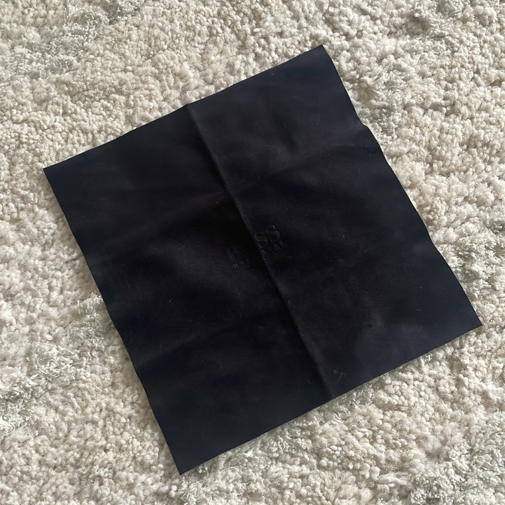 Authentic Burberry Nova Check Clamshell Case with Hugo Boss Microfiber Cloth - Picture 6 of 6